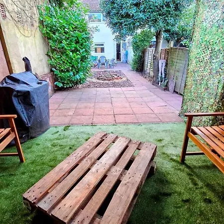 Amazing Amazing Location Dom wakacyjny Bristol