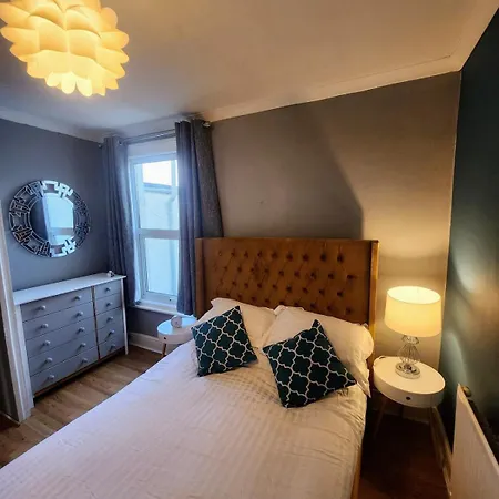 Amazing Amazing Location בית נופש בריסטול